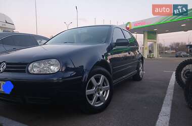 Хэтчбек Volkswagen Golf 2000 в 
