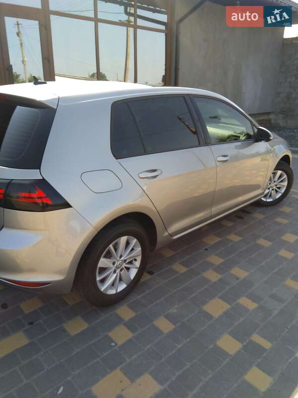 Хэтчбек Volkswagen Golf 2015 в Новоднестровске