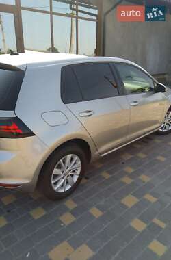 Хэтчбек Volkswagen Golf 2015 в 