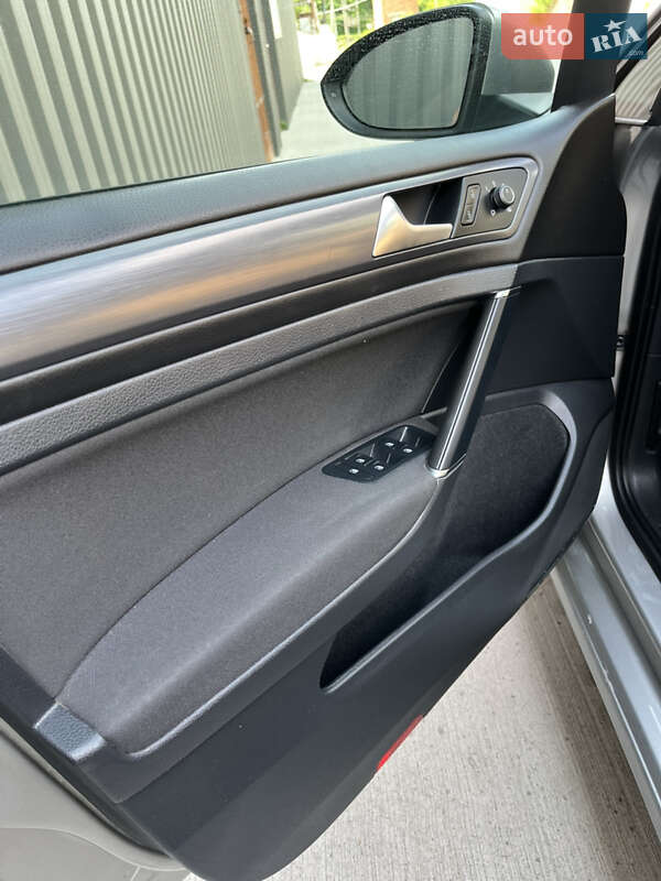 Універсал Volkswagen Golf 2019 в Луцьку