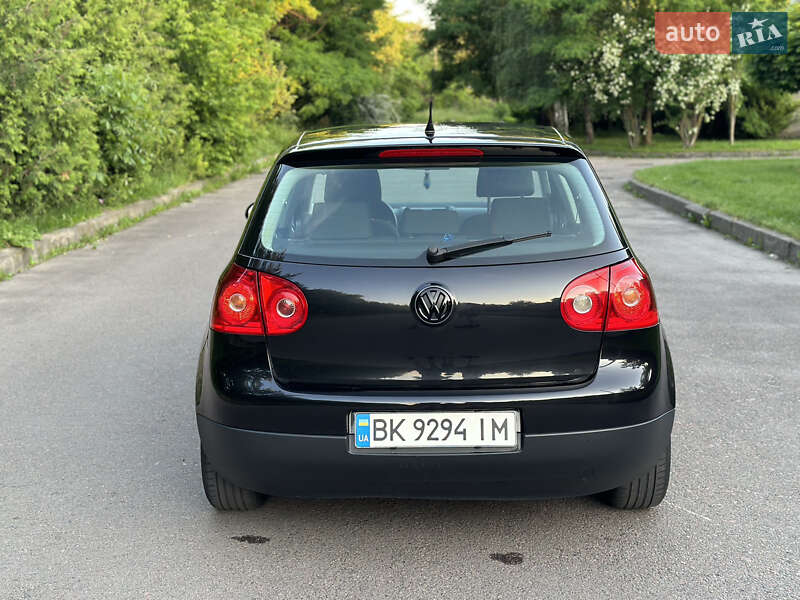 Хетчбек Volkswagen Golf 2005 в Рівному