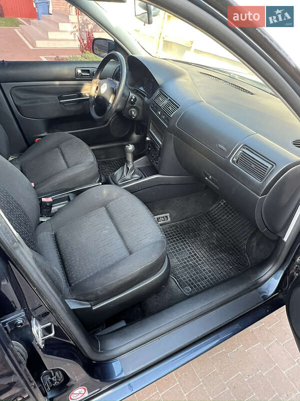 Универсал Volkswagen Golf 2004 в Ужгороде