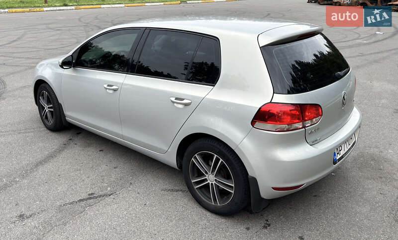 Хэтчбек Volkswagen Golf 2011 в Киеве