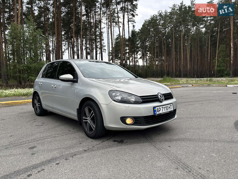 Хэтчбек Volkswagen Golf 2011 в Киеве