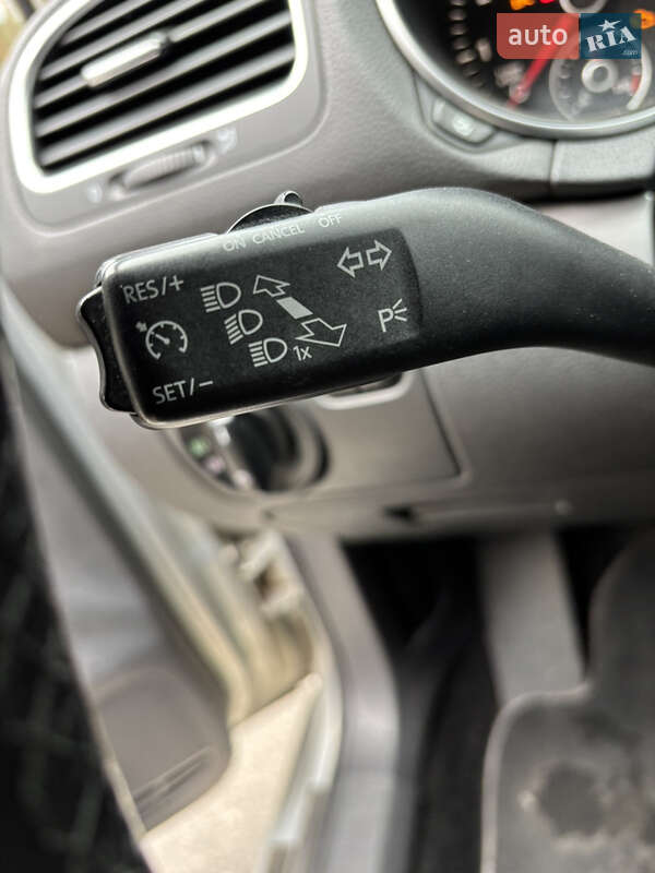 Хэтчбек Volkswagen Golf 2011 в Киеве