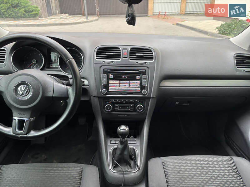 Хэтчбек Volkswagen Golf 2011 в Киеве