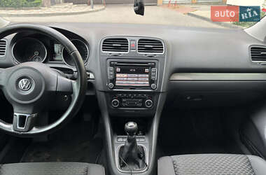 Хетчбек Volkswagen Golf 2011 в 