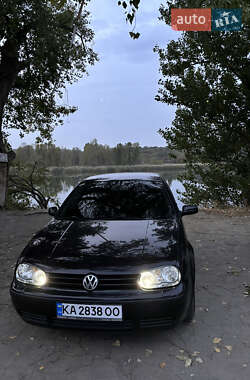 Хэтчбек Volkswagen Golf 2001 в Буче