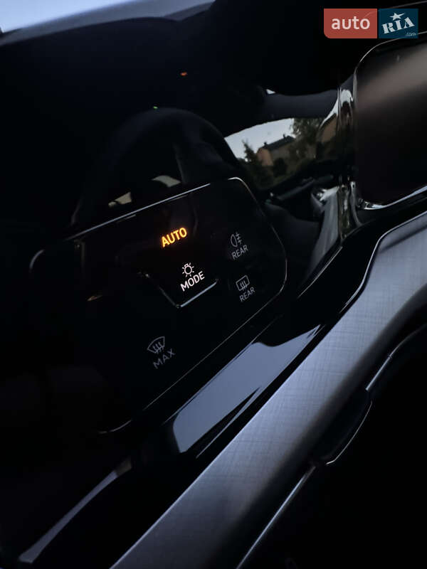 Універсал Volkswagen Golf 2021 в Дрогобичі