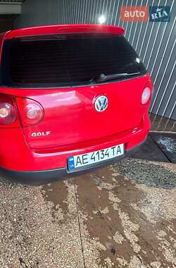 Хэтчбек Volkswagen Golf 2005 в 