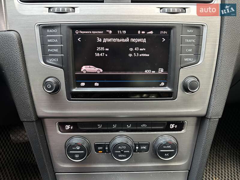 Хэтчбек Volkswagen Golf 2016 в Киеве