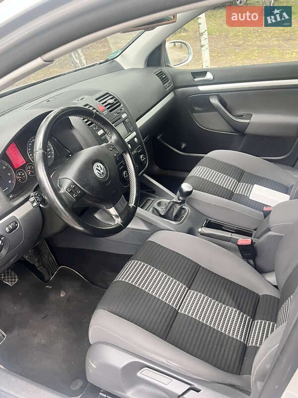 Хэтчбек Volkswagen Golf 2008 в Черкассах