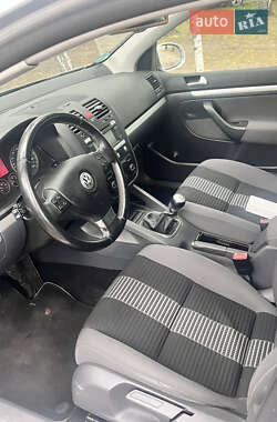 Хэтчбек Volkswagen Golf 2008 в 
