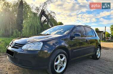 Хэтчбек Volkswagen Golf 2004 в 