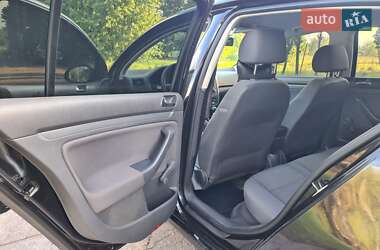 Хэтчбек Volkswagen Golf 2004 в 