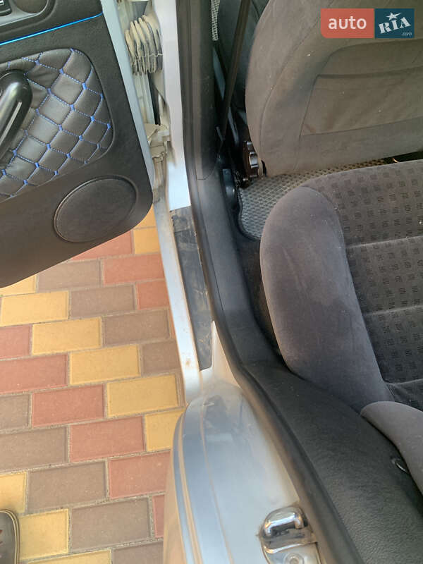 Хэтчбек Volkswagen Golf 2000 в Одессе