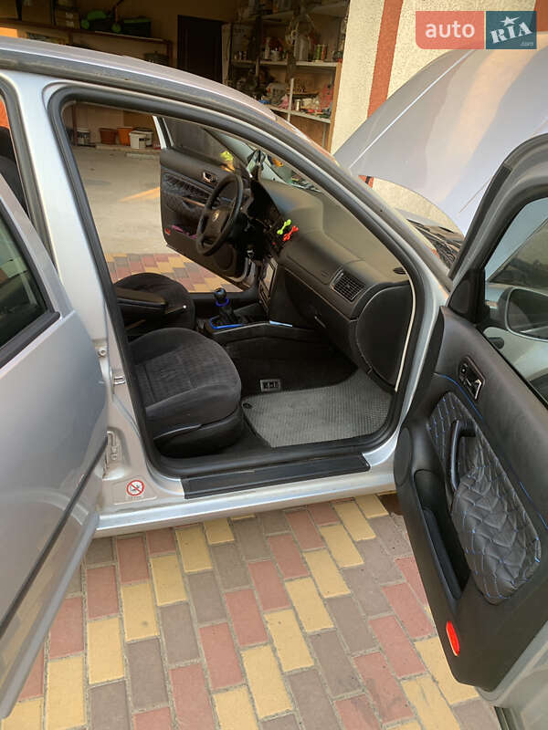 Хэтчбек Volkswagen Golf 2000 в Одессе