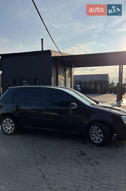 Хэтчбек Volkswagen Golf 2004 в 