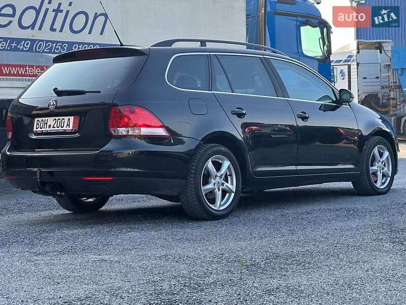 Универсал Volkswagen Golf 2009 в Ровно