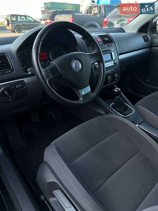Универсал Volkswagen Golf 2009 в Ровно