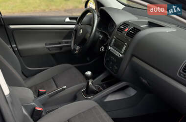 Хэтчбек Volkswagen Golf 2007 в 