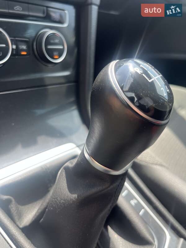 Универсал Volkswagen Golf 2018 в Ровно