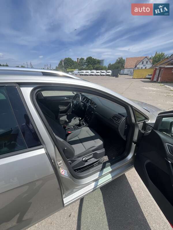 Универсал Volkswagen Golf 2018 в Ровно