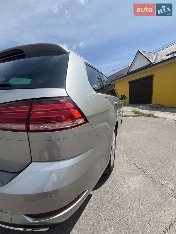 Универсал Volkswagen Golf 2018 в Ровно