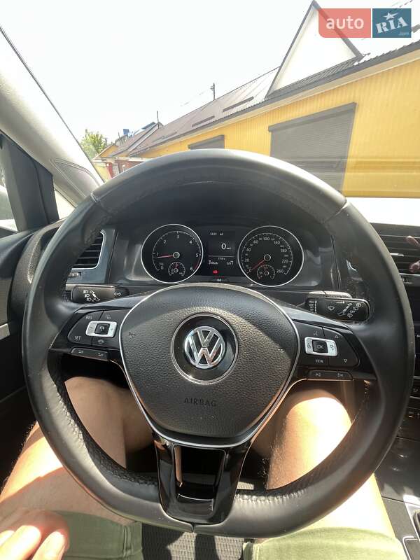 Универсал Volkswagen Golf 2018 в Ровно