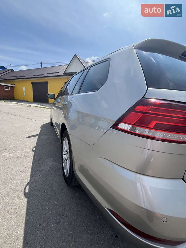Универсал Volkswagen Golf 2018 в Ровно