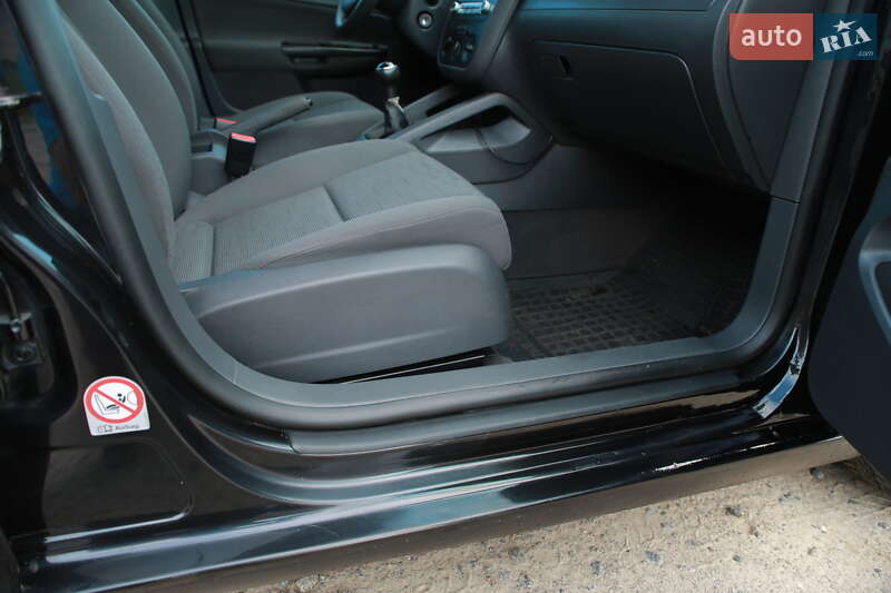 Хетчбек Volkswagen Golf 2003 в Бердичеві