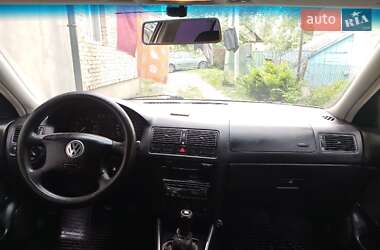 Хетчбек Volkswagen Golf 2001 в 