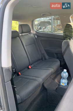 Хэтчбек Volkswagen Golf 2005 в 