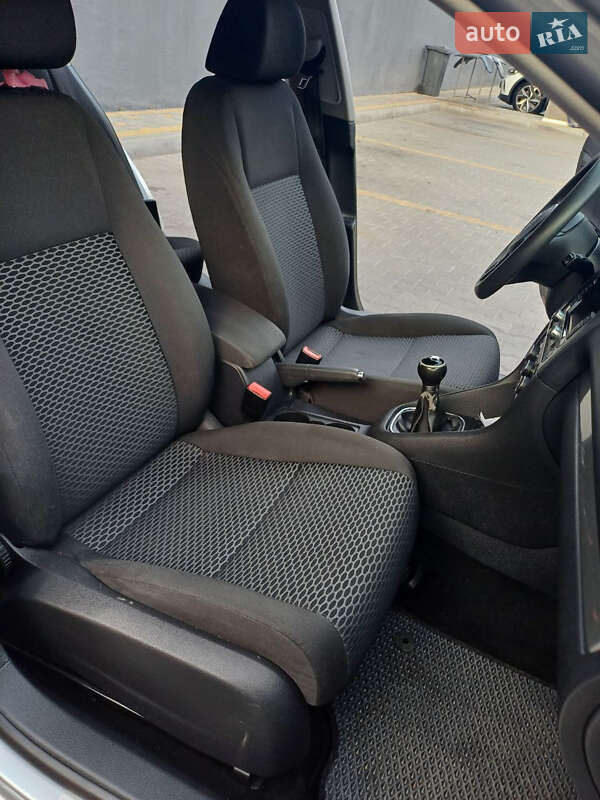 Универсал Volkswagen Golf 2011 в Житомире