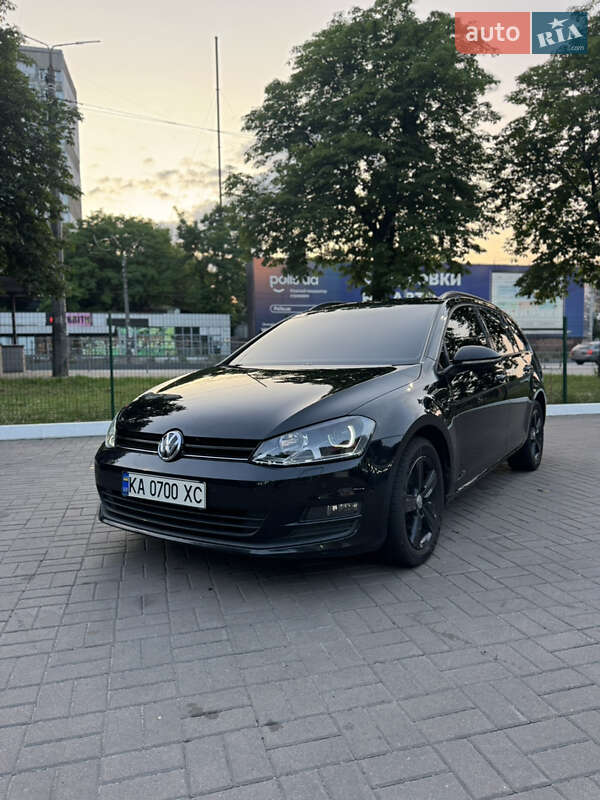 Универсал Volkswagen Golf 2013 в Киеве