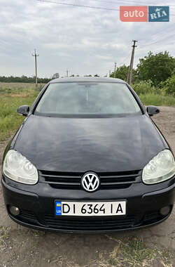 Хэтчбек Volkswagen Golf 2005 в Подольске
