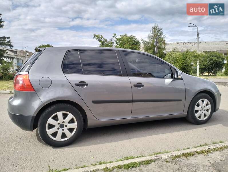 Хетчбек Volkswagen Golf 2005 в Здолбуніві