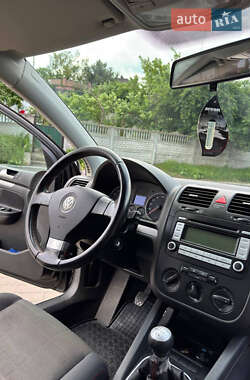 Хэтчбек Volkswagen Golf 2007 в 