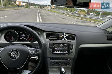 Хэтчбек Volkswagen Golf 2013 в 