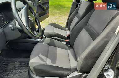 Хэтчбек Volkswagen Golf 2001 в 