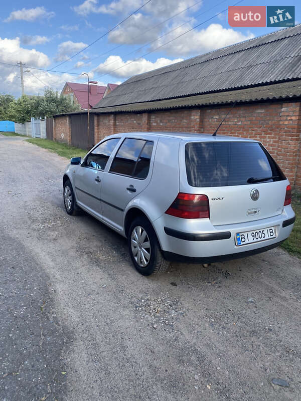 Хетчбек Volkswagen Golf 1999 в Гадячі