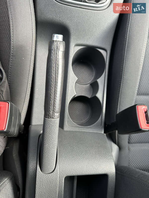 Хетчбек Volkswagen Golf 2005 в Харкові