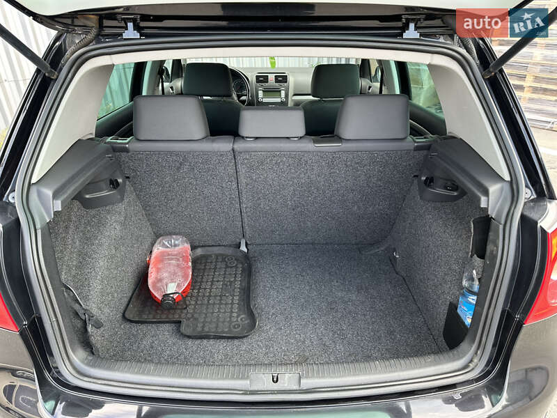 Хетчбек Volkswagen Golf 2005 в Харкові