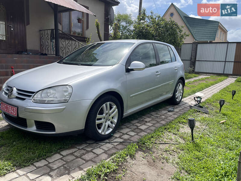 Хэтчбек Volkswagen Golf 2007 в 