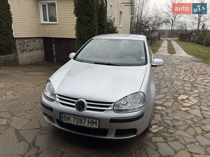 Volkswagen Golf 2004
