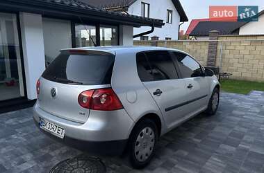 Хэтчбек Volkswagen Golf 2006 в 