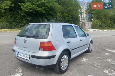 Хетчбек Volkswagen Golf 2001 в 