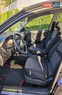 Хэтчбек Volkswagen Golf 2003 в 