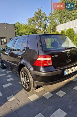 Хэтчбек Volkswagen Golf 2003 в 