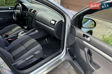 Хэтчбек Volkswagen Golf 2008 в 